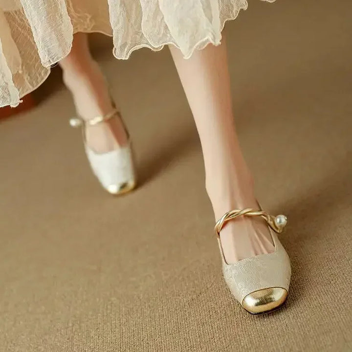 Naila Pumps